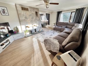 Lounge- click for photo gallery